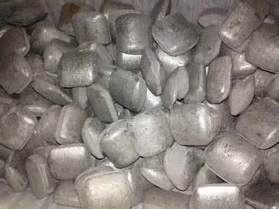 一位發(fā)言人表示，巴西淡水河谷（Vale）正在重新評估其在新喀里多尼亞虧損的鎳業(yè)務，這是上月新上任的首席執(zhí)行官Fabio Schvartsman對表現(xiàn)不佳資產(chǎn)進行廣泛考核的一部分。